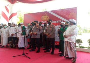 Kapolri Tinjau Vaksinasi Massal di Pamekasan