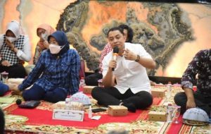 Wali Kota Surabaya Beri Catatan Kegiatan ” Sambat Nang Cak Eri”