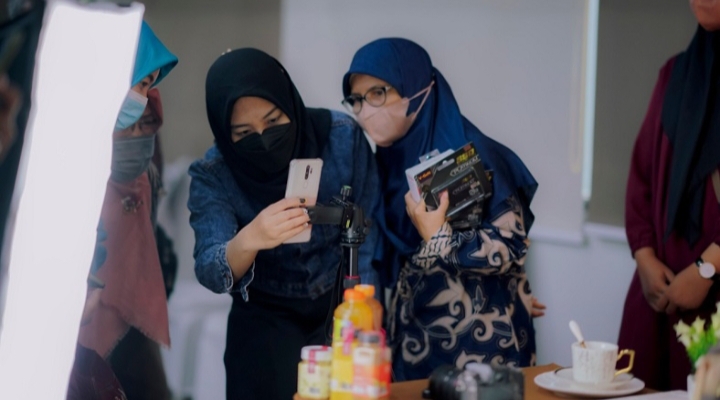 UMKM Surabaya Belajar Pembekalan Fotografi Digital Marketing