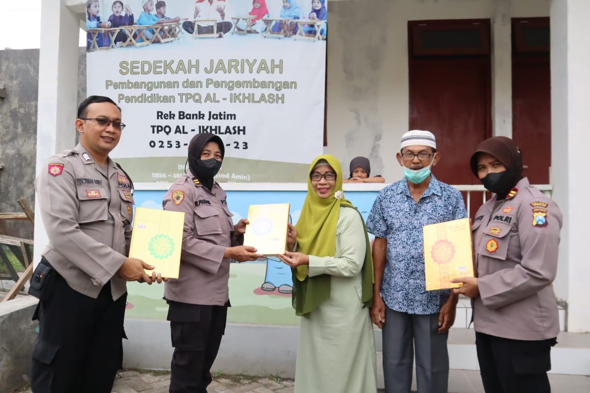 Bagikan Ratusan Al Qur’an, Polres Bangkalan Bantu Kecerdasan Imtaq Generasi Muda