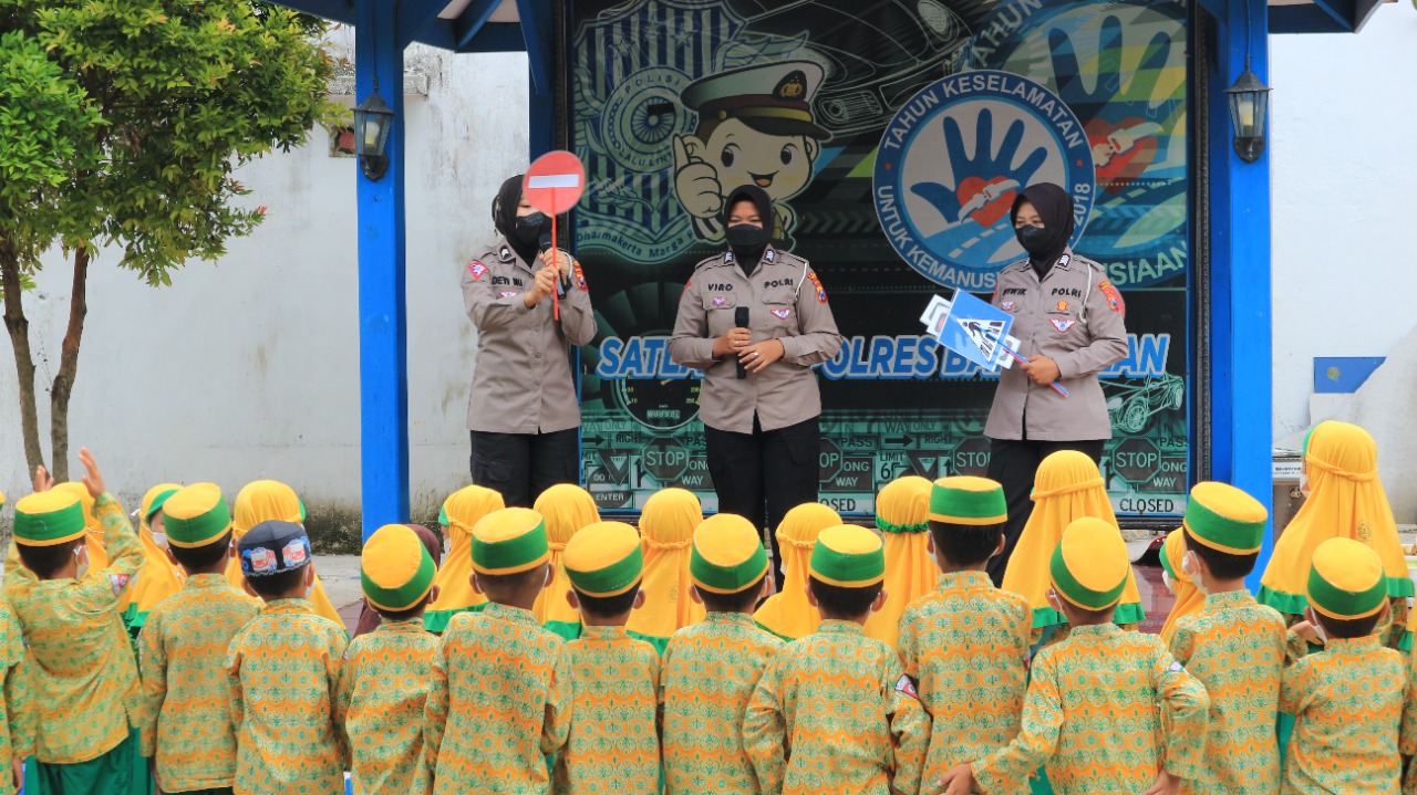Belajar Lalu Lintas Sejak Dini, TK Ra Subulus Salam Kunjungi Taman Lalu Lintas Polres Bangkalan