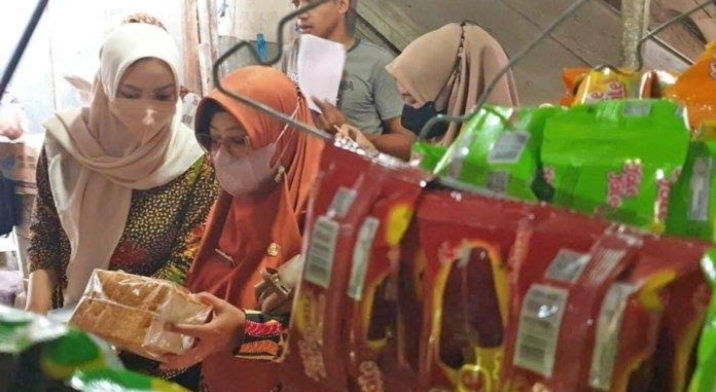Dinkes Temukan Banyak Produk Pangan Kadaluwarsa Di Pasar Mojokerto
