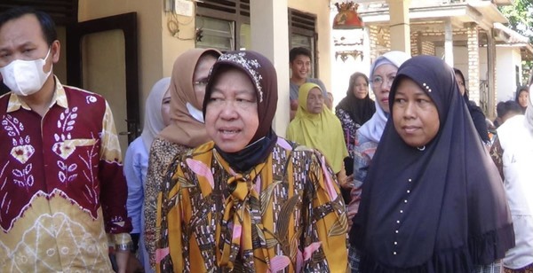 Mensos Risma Sambangi Anak Penderita Celebral Palsy Di Sumenep