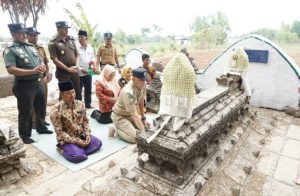 PJ Bupati Bangkalan Bersama Anggota Forkopimda Bangkalan Ziarah Ke Makam Agung Arosbaya