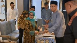 TGB Silaturahmi Ke Ponpes Tambakberas Minta Restu Ganjar – Mahfud