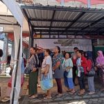 8 ton beras habis diserbu ratusan warga blitar 169