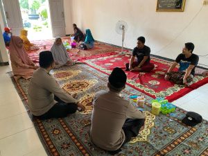 Kapolsek Banyuates Sampang Takziyah ke Rumah Duka Anggota KPPS Desa Batioh