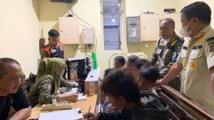 Satpol PP Surabaya Amankan Pengamen di Bawah Umur, Satu Orang Bawa Sajam