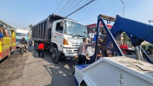 Kecelakaan Beruntun di Mojokerto Libatkan Tiga Truk