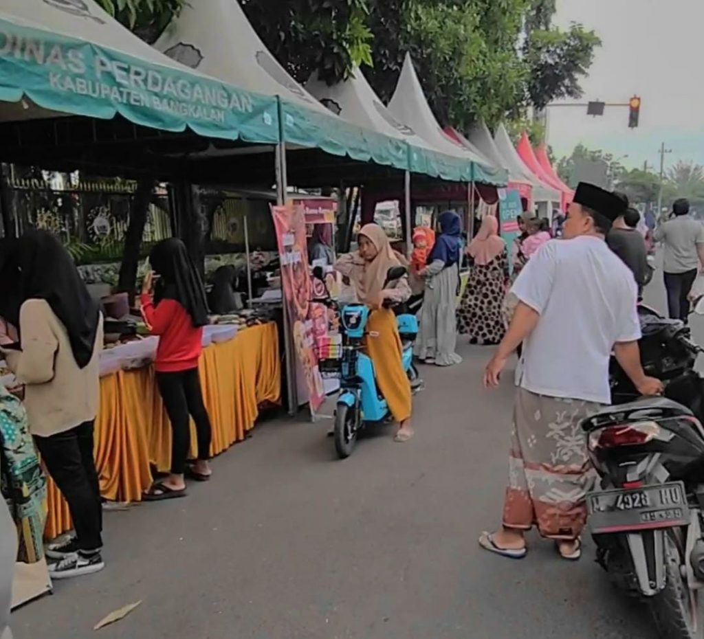 Tak Pernah Sepi, Bazar Takjil di Bangkalan Diserbu Pembeli