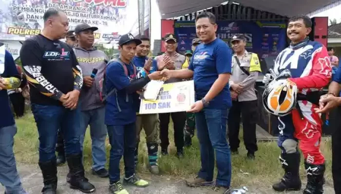 Sambut Hari Bhayangkara ke-78, Polres Blitar Kota Berikan Bantuan untuk Pembangunan Masjid