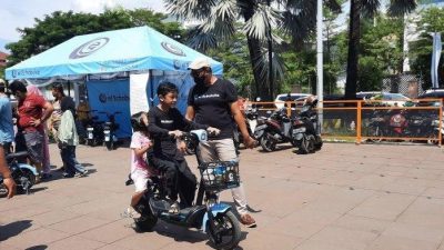 Bupati Sumenep Minta Pengendara Sepeda Listrik Kenakan Helm