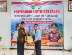 Upaya Selamatkan Aset, Kejari Serahkan Sertifikat Tanah ke Pemkab Magetan