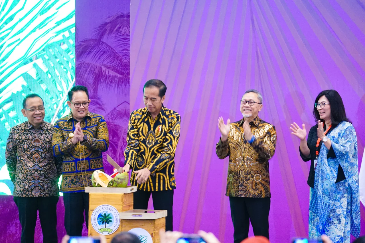 pj gubernur jatim bersama presiden jokowi