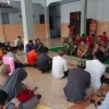 warga audeiensi di balai desa