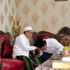 lukmanul khakim saat sungkem kepada kh. ahmad hasan