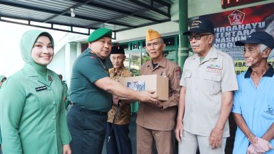 TNI di Lumajang Bagikan Sembako untuk Ratusan Veteran