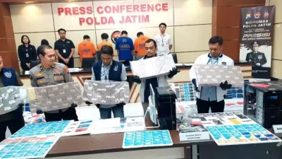 Ungkap Sindikat Judi Internasional, Polda Jatim Amankan 6 Tersangka
