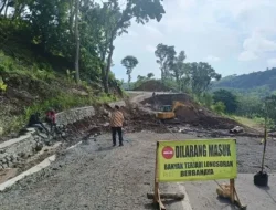 Longsor di JLS Malang Berimbas Pada Penutupan Sementara