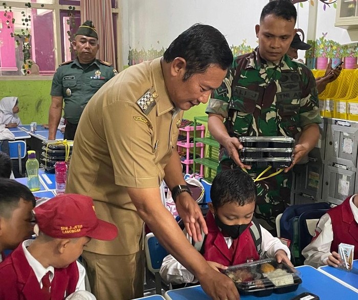 makan bergizi gratis diujicoba di lamongan sasar 3500 pelajar 1 11
