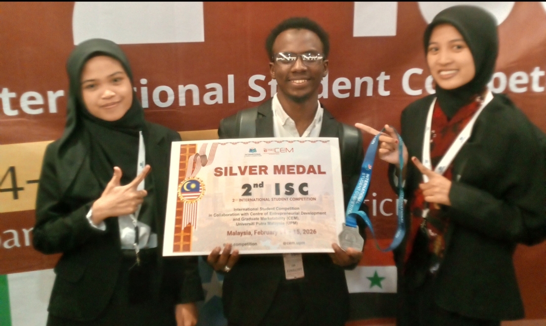 Mahasiswa UTM Raih Silver Medal ISC 2026 di Kuala Lumpur Lewat Inovasi AI Halal Access