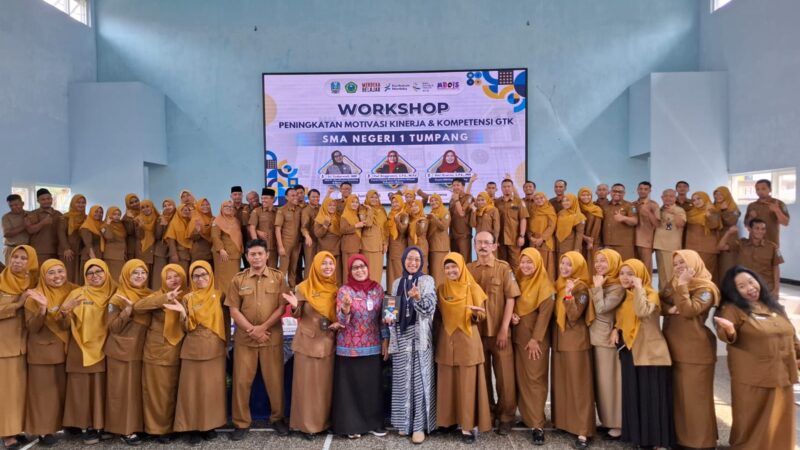 Kacabdin Pendidikan Kabupaten Malang Apresiasi Workshop Peningkatan Kompetensi GTK di SMAN 1 Tumpang 13 Kacabdin Pendidikan Kabupaten Malang Apresiasi Workshop Peningkatan Kompetensi GTK di SMAN 1 Tumpang